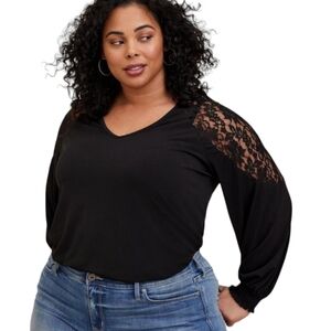 Torrid lace shoulder rouched cuff ling sleeve. 1X